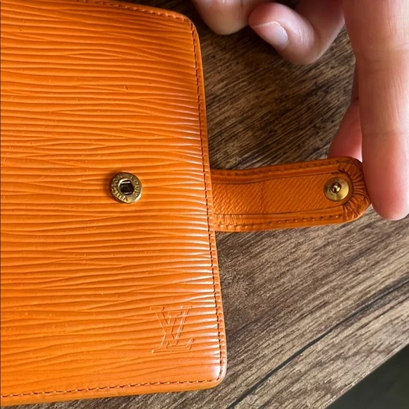 Louis Vuitton Orange Epi Bifold Wallet - Picture 6 of 15